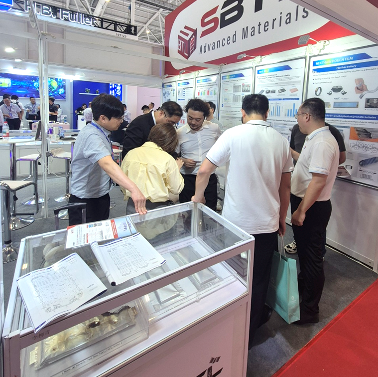 의류, 사람, 실내, 서비스이(가) 표시된 사진AI 생성 콘텐츠는 정확하지 않을 수 있습니다.